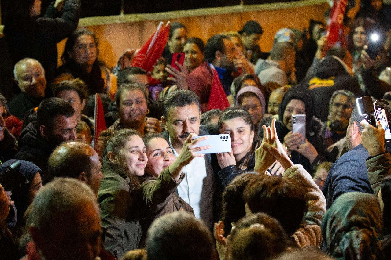 Dikili'de Adil Kırgöz'e coşkulu karşılama