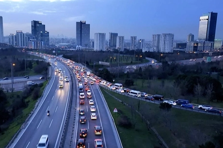 İstanbul'da ilk iftar öncesi trafik yoğunluğu nasıldı? haberinin görseli