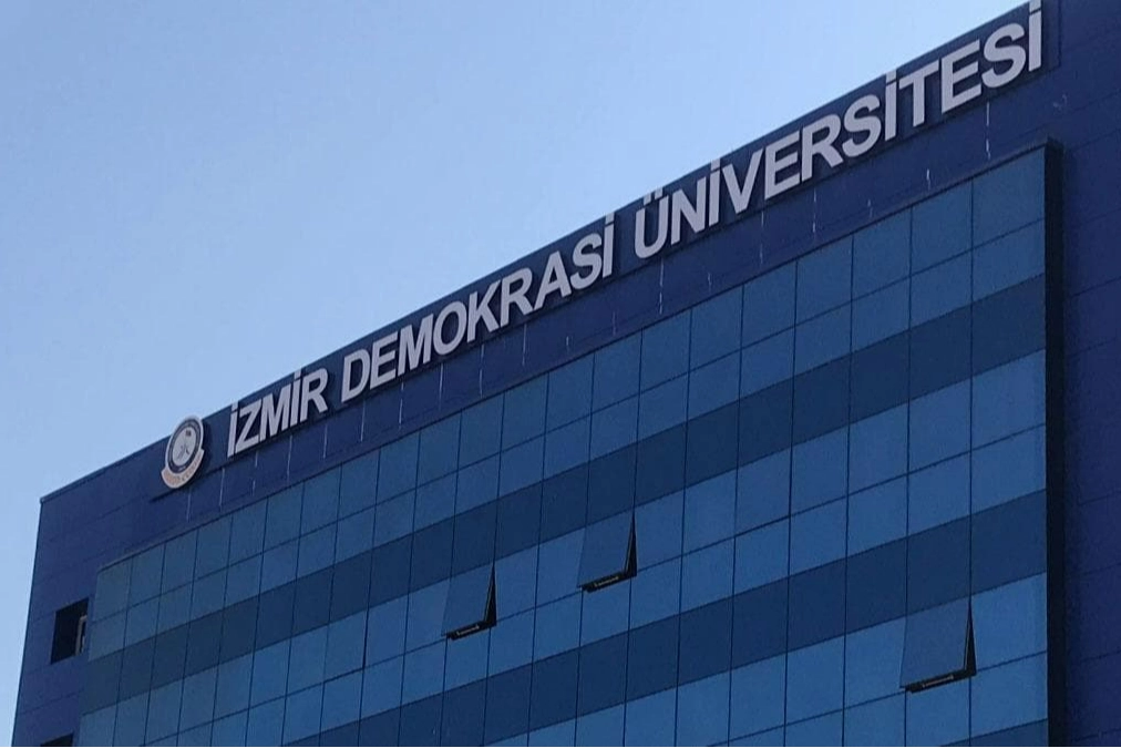 İstifaya zorlama, keyfi görevlendirme, mobbing… İzmir Demokrasi Üniversitesi’nde ne oluyor? haberinin görseli