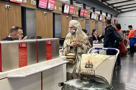 Terminal filmi gerçek oldu: Günlerdir İstanbul Havalimanı’nda yaşıyor haberinin görseli