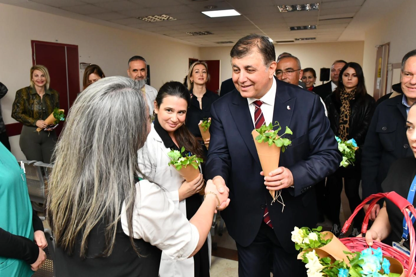 Başkan adayı Tugay meslektaşlarıyla buluştu: Hak mücadelenizde yalnız değilsiniz