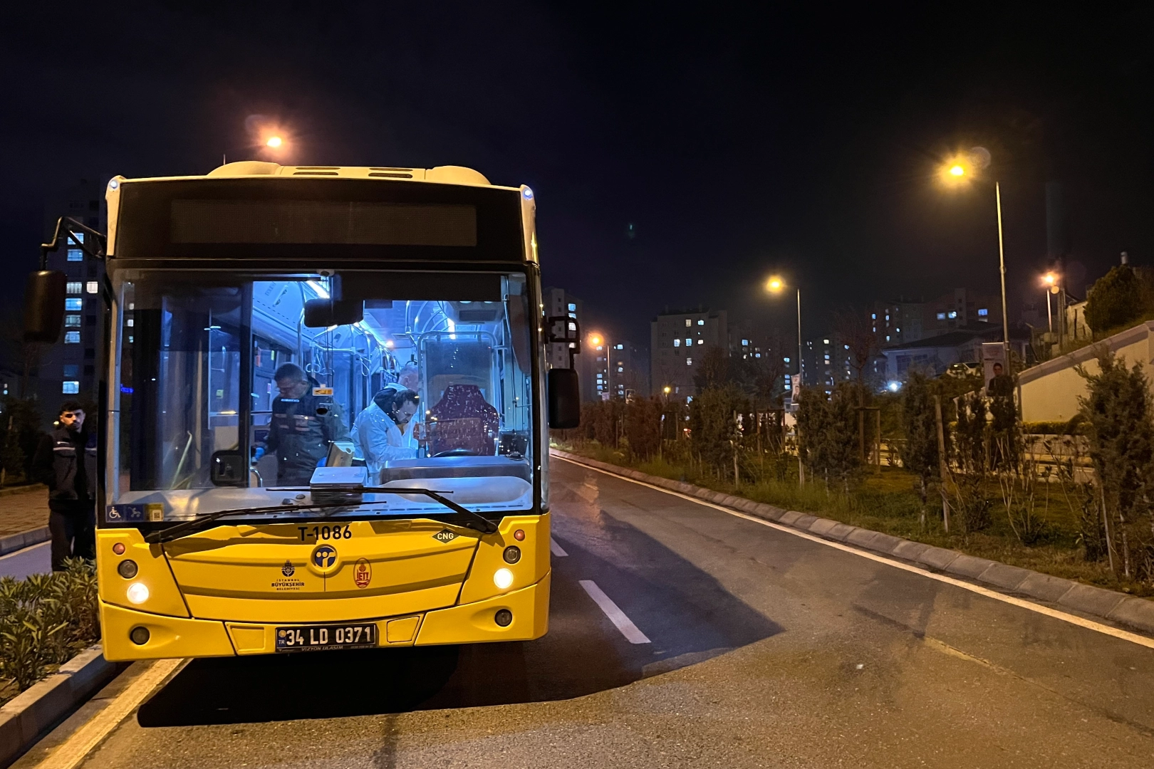 İstanbul'da yol verme kavgası: İETT otobüs şoförünü bıçaklayıp kaçtı