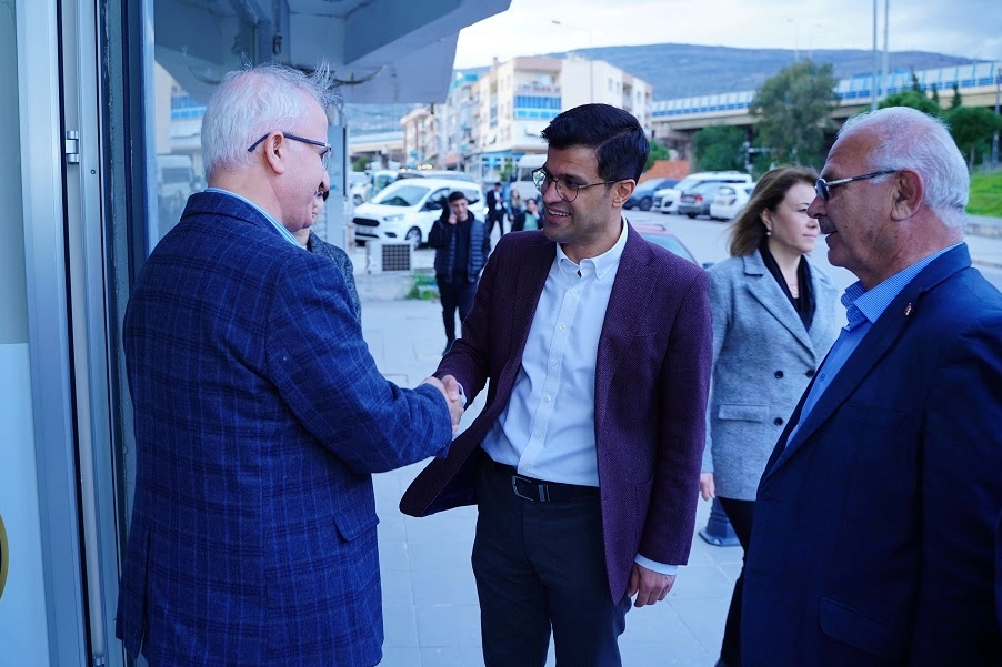 AK Parti Bayraklı adayı Bilal Kırkpınar: Koltuk peşinde değilim haberinin görseli