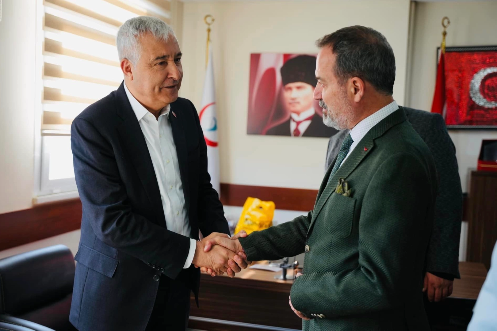 CHP'li Mehmet Türkmen sağlık çalışanlarının tıp bayramını kutladı haberinin görseli