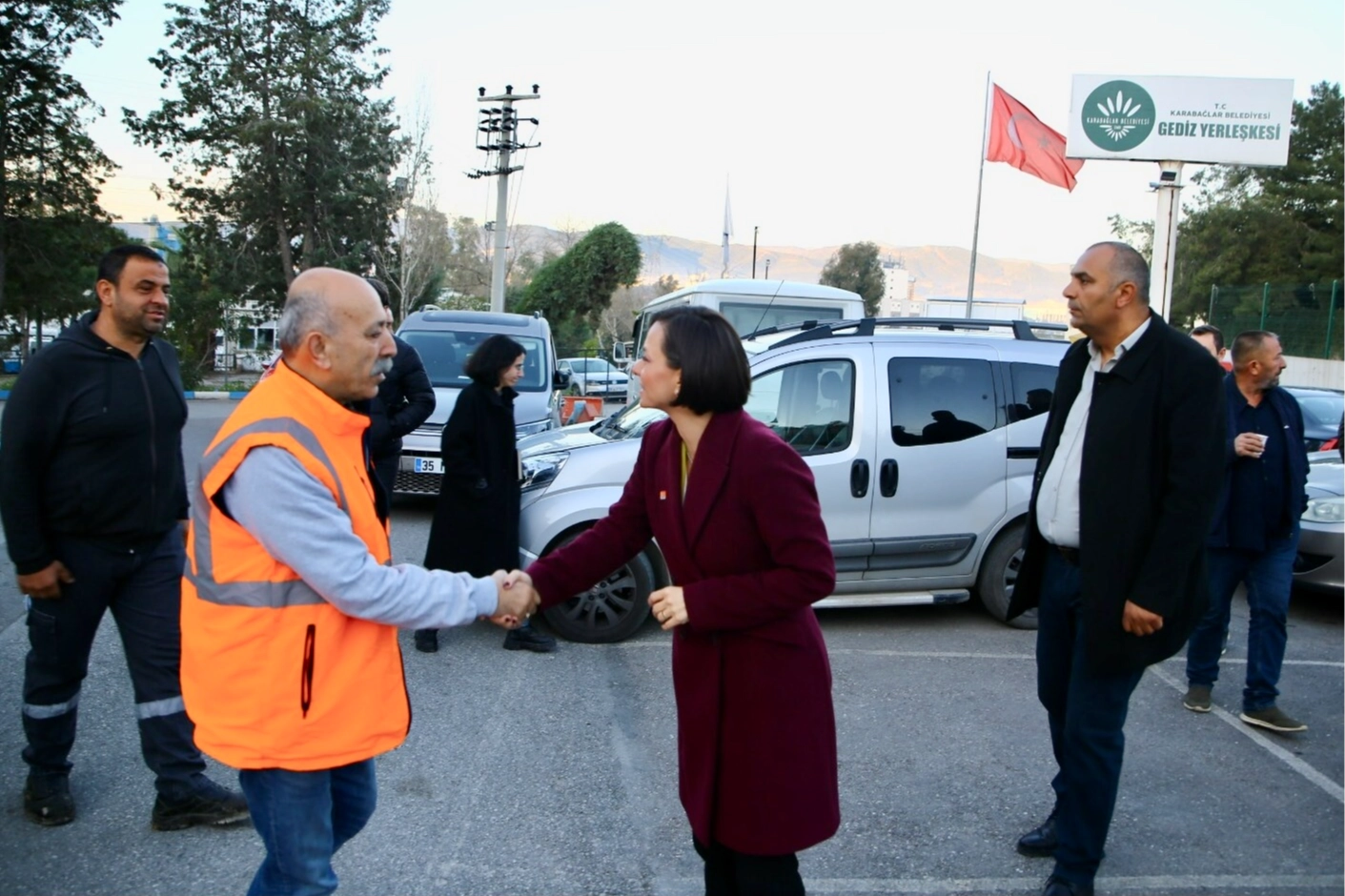 CHP'li Helil Kınay mesaiye belediye emekçileriyle başladı