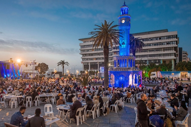 İzmir iftar vakti 2024! İzmir’de iftar saati kaçta?  İşte İzmir iftar saatleri haberinin görseli