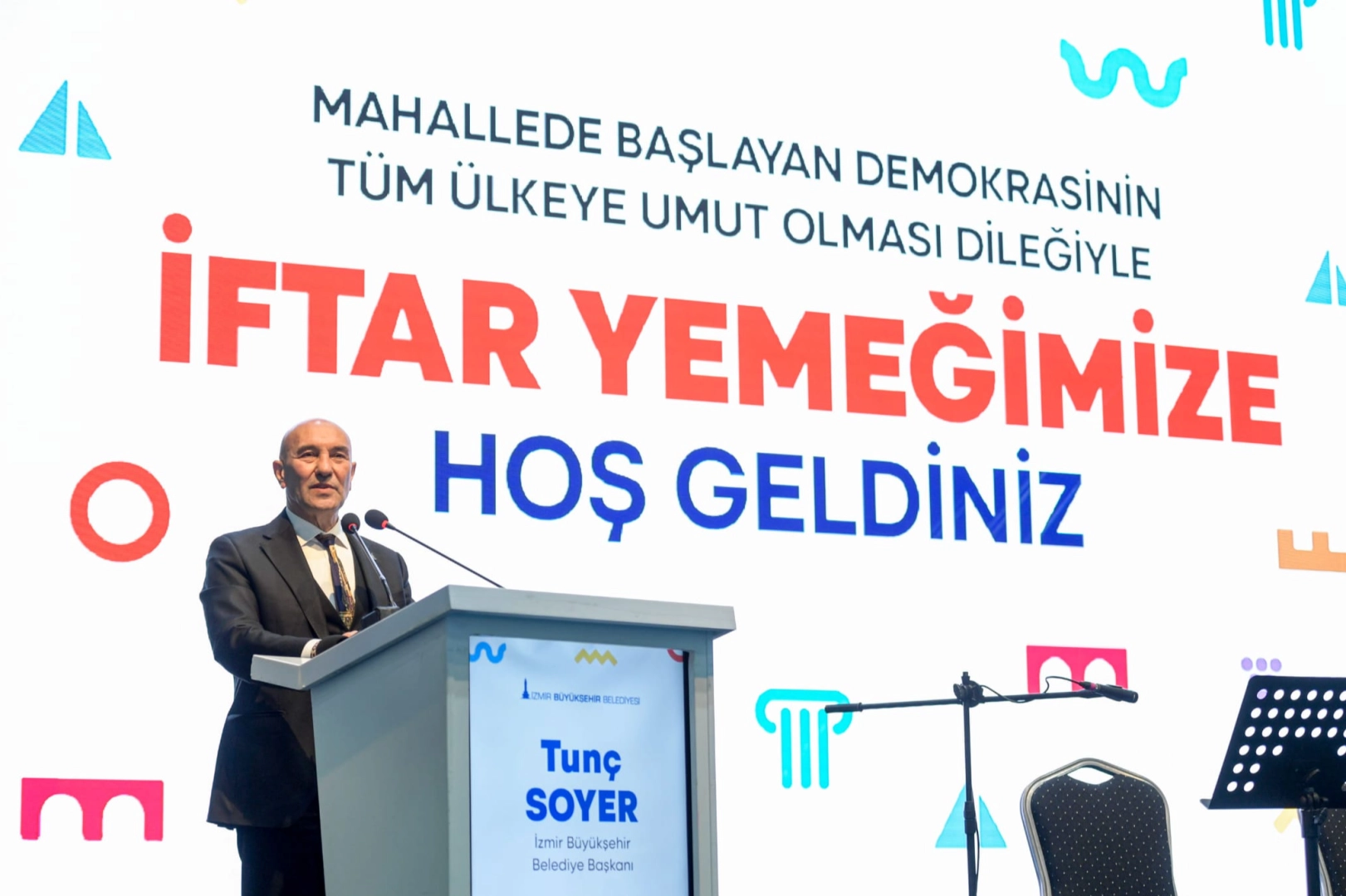 Tunç Soyer iftar yemeğinde muhtarlar ile vedalaştı: Son nefesime kadar...