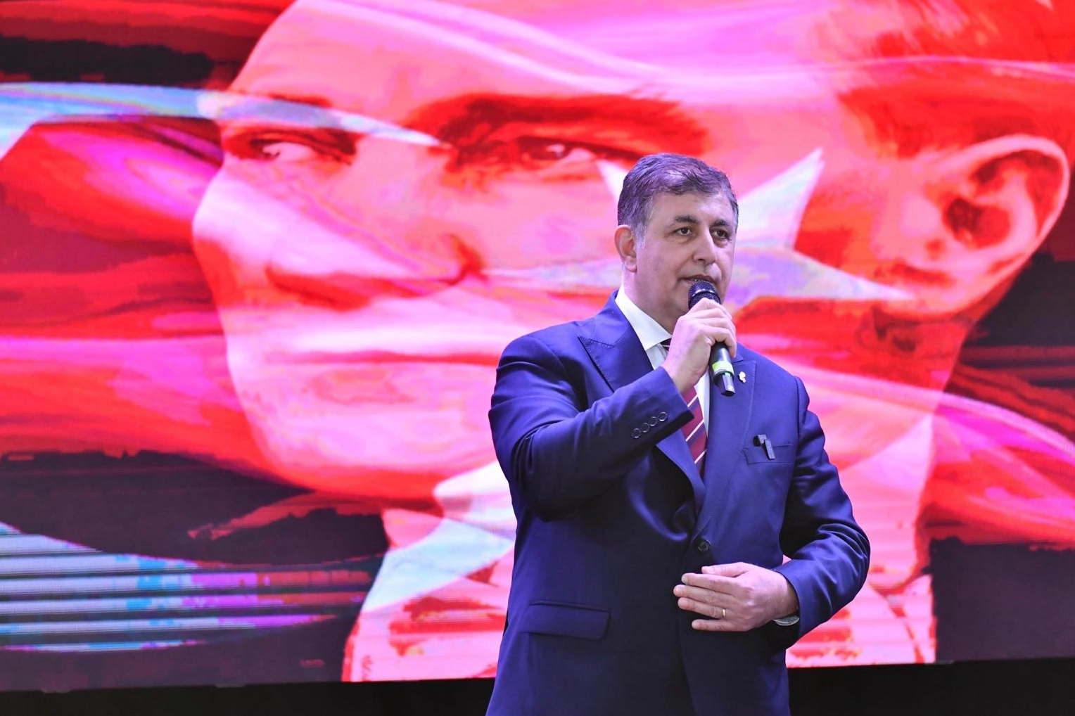 CHP'li Tugay seçmenlere seslendi: İzmir'de güzel ve önemli işler başarmak istiyoruz haberinin görseli