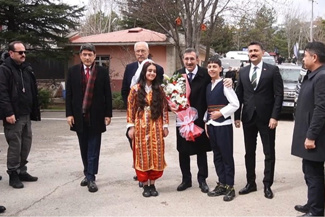 Cumhurbaşkanı Yardımcısı Yılmaz Tunceli'de