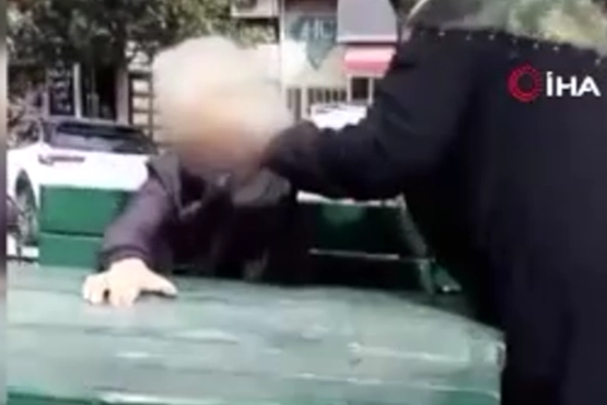 İki ay önce eşini kaybetmişti! Kendisi uzun süredir taciz eden adamı evire çevire dövdü! haberinin görseli
