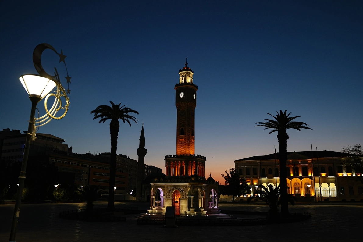 İzmir'den hayran bırakan gün doğumu görüntüleri