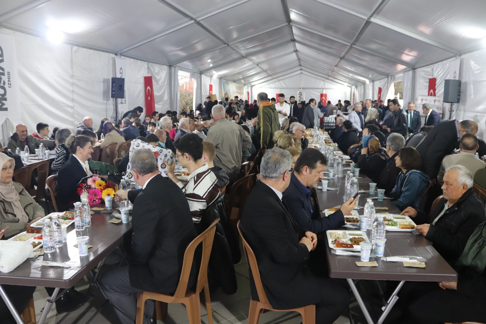 MÜSİAD iftar sofrasında şehit ve gazi aileleri ile yaşlı ve gençleri misafir etti