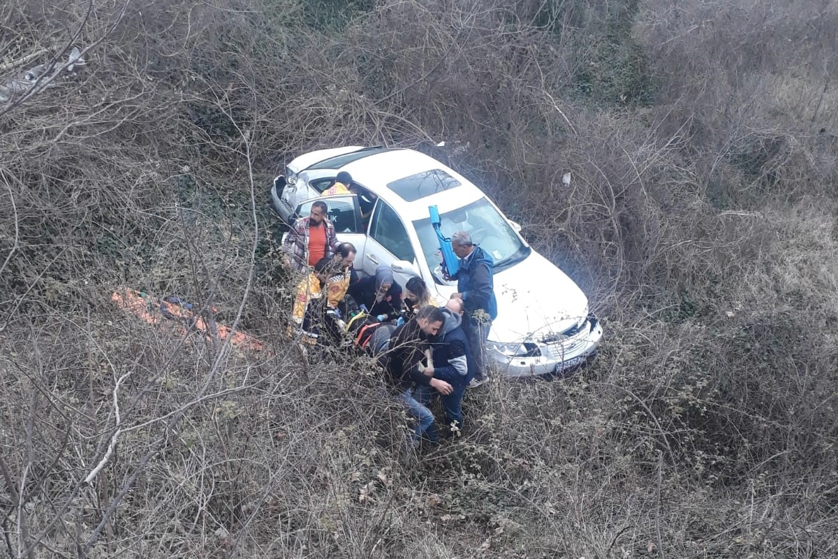 Tokat'ta trafik kazası: Otomobil tarlaya uçtu