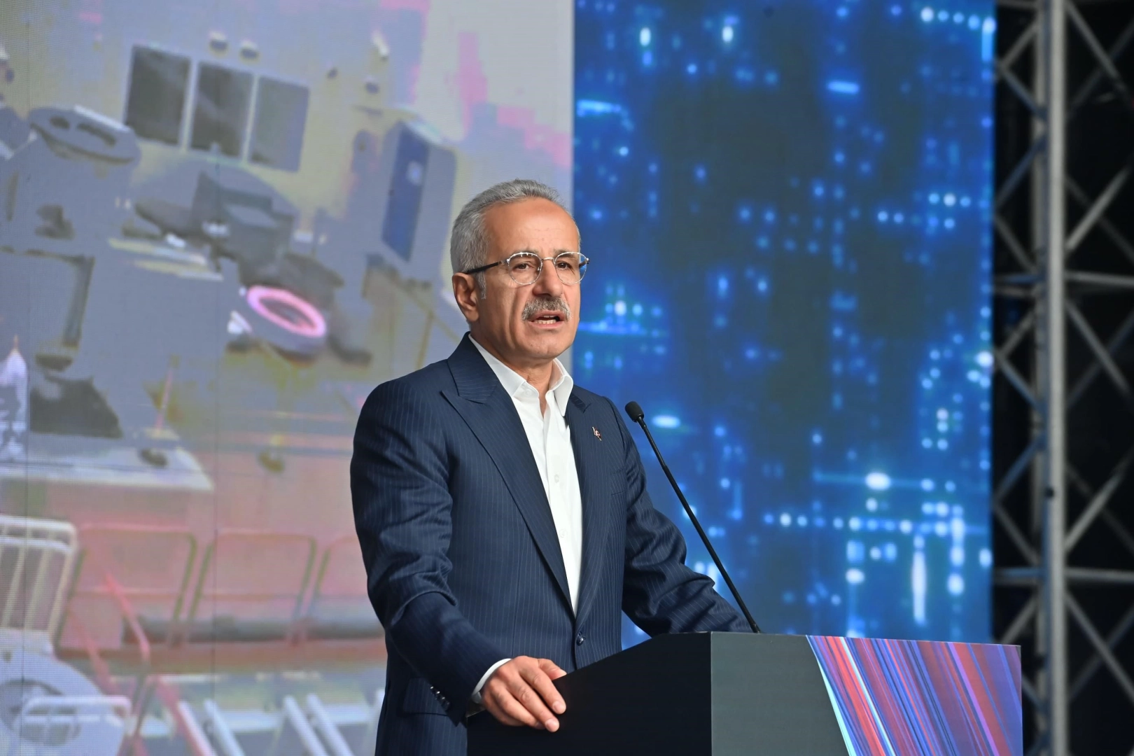 Bakan Uraloğlu: Türkiye, yerli ve milli teknolojiyle 5G'ye hazırlanıyor