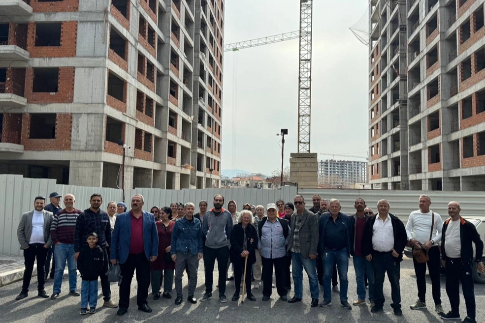 Hak sahiplerinden İzmir'de kentsel dönüşüm protestosu: Artık yeter! haberinin görseli