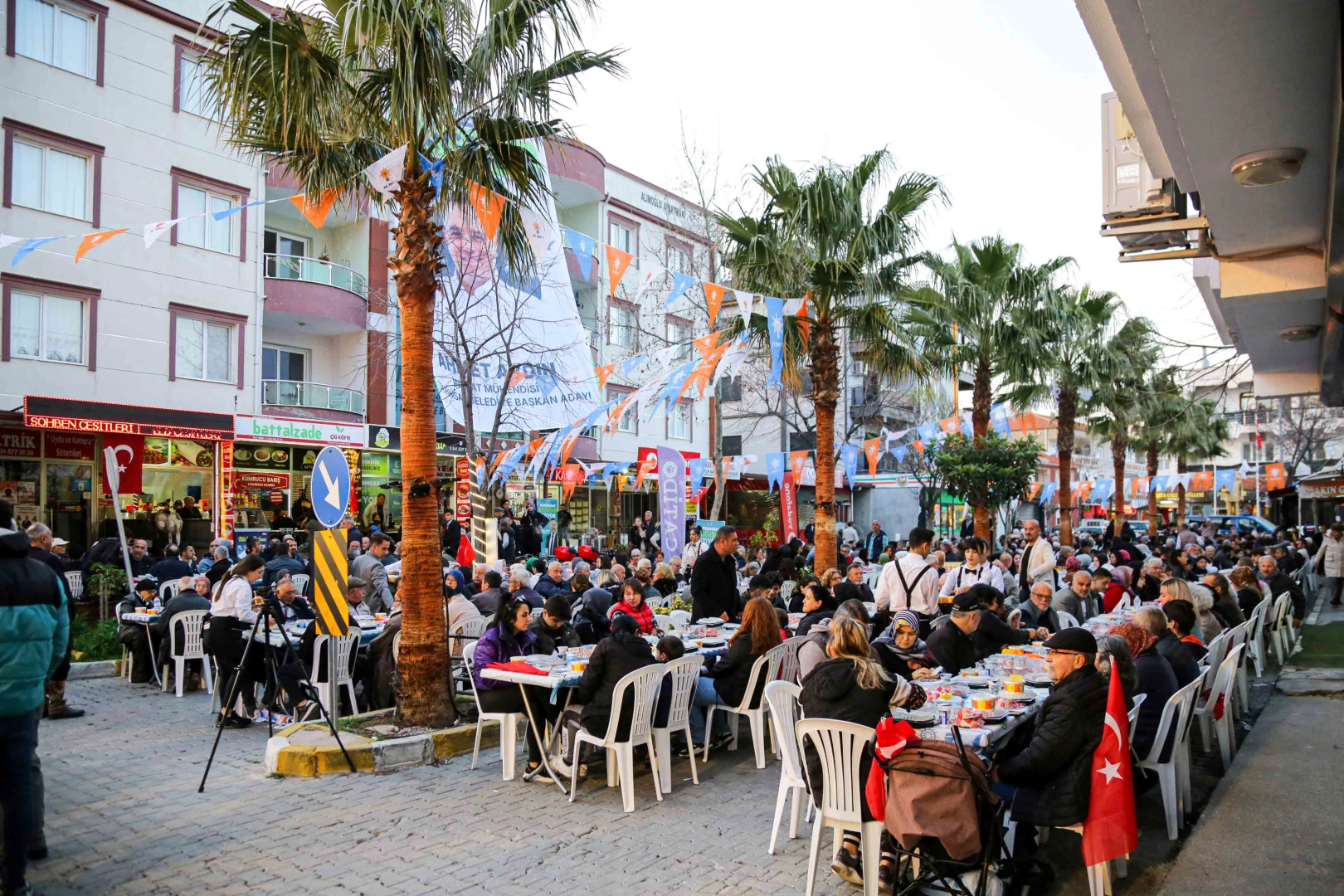 Ahmet Aydın, Seferihisarlılarla iftar sofrasında buluştu