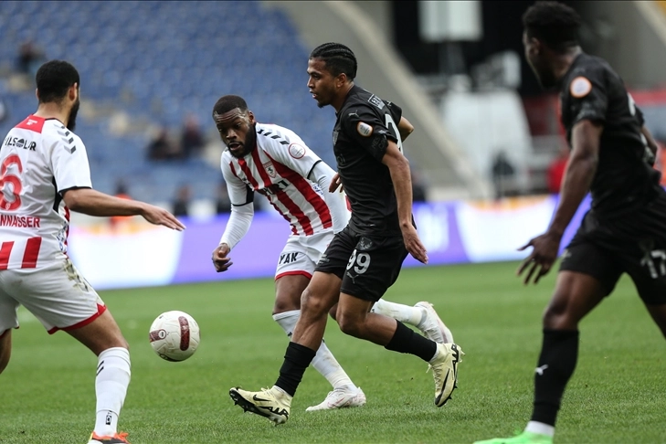 Atakaş Hatayspor, Yılport Samsunspor'u 3-0'lık skorla mağlup etti haberinin görseli
