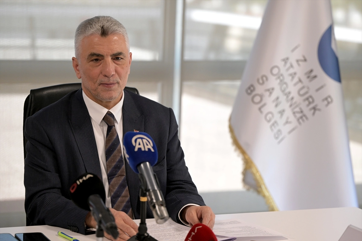 Bakan Bolat: Bu yıl hedef 377 milyar dolar döviz kazandırmak haberinin görseli