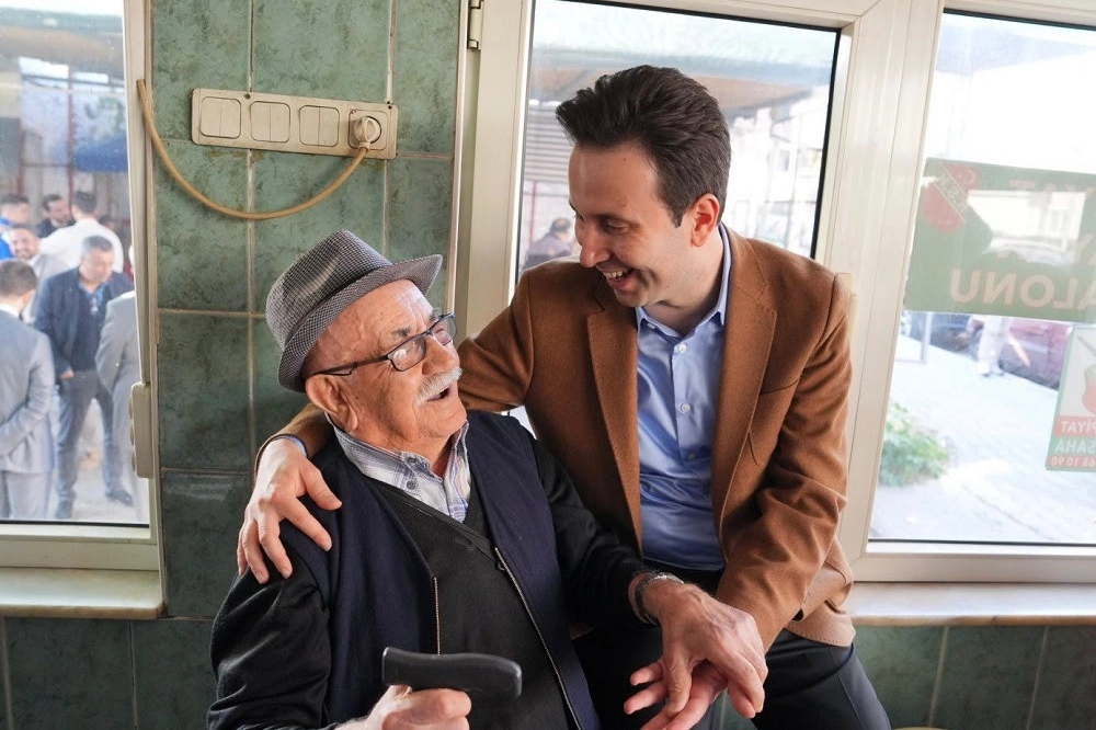 İsmail Çiftçioğlu, Karşıyakalı büyüklerin yüzünü güldüren projeleri anlattı haberinin görseli
