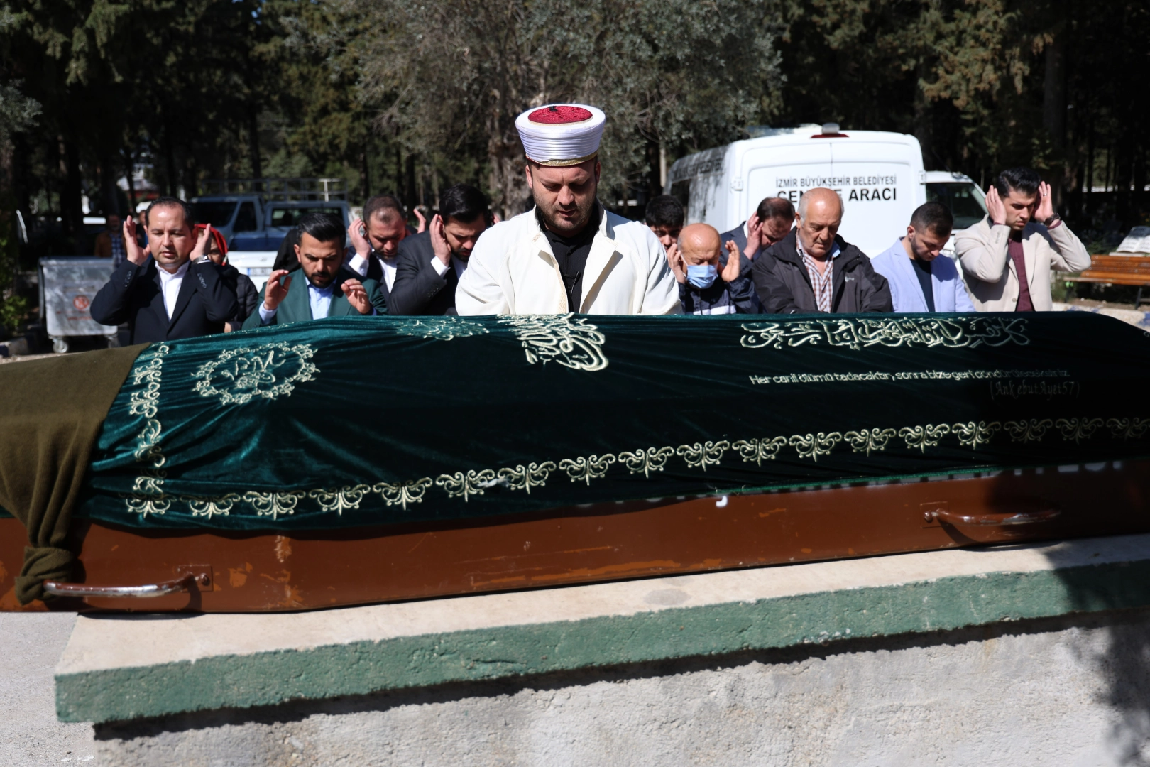 Kamboçya'da vahşi cinayete kurban giden Ufuk Öntürk İzmir’de toprağa verildi