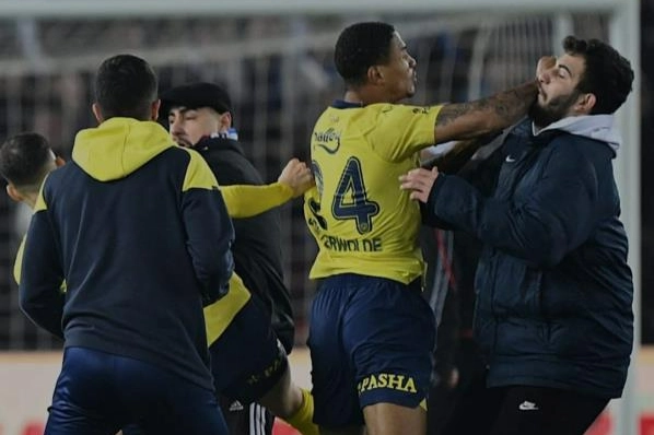 Trabzonspor-Fenerbahçe maçı sonrası yaşananlar Avrupa basınında haberinin görseli