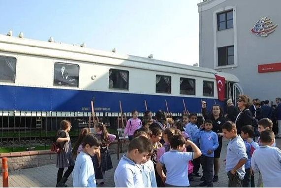 Yerinden kaldırılıp namaz kılınmıştı: Serter’den ‘Atatürk Vagonu’ sözü