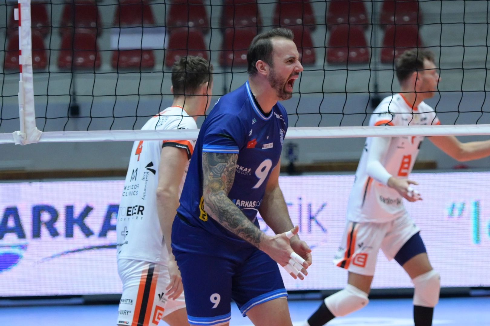 Arkas Spor, Grozer ile 1 yıl daha devam ediyor haberinin görseli