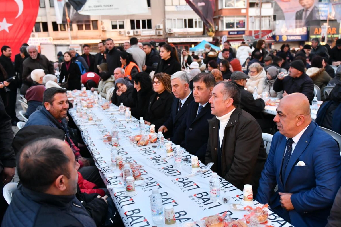 İzmir Büyükşehir adayı Tugay'dan Bergama'da ulaşım müjdesi