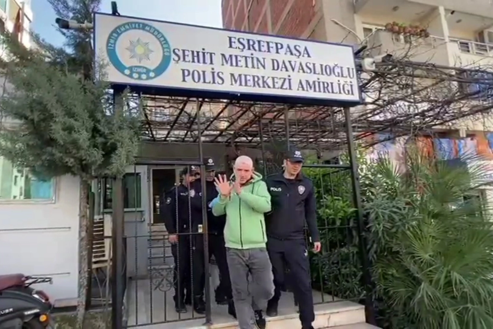 İzmir haber: Konak'ta cinayet zanlısı kıskıvrak yakalandı haberinin görseli