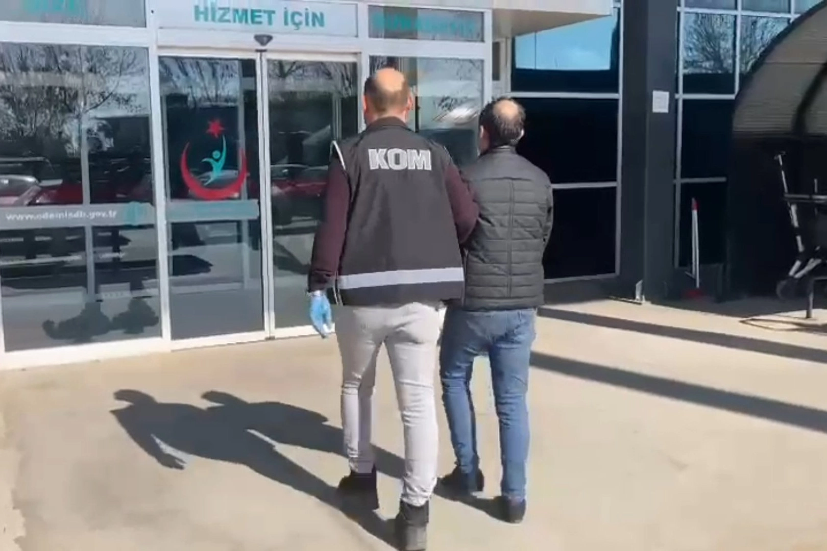 İzmir haber: Orman arazilerini satma vaadi ile 50 milyon liralık vurgun haberinin görseli