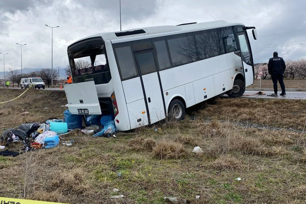 Kayseri'de cezaevi nakil aracı devrildi: Çok sayıda yaralı var