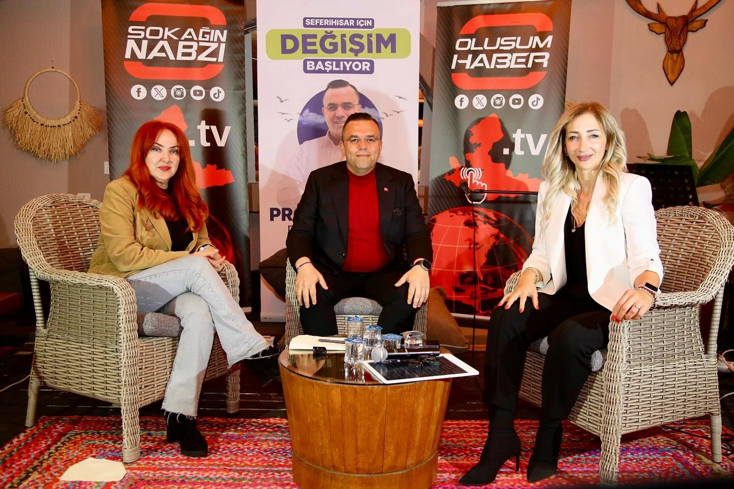 Seferihisar Adayı Ahmet Aydın gençlerin ilgi odağı oldu haberinin görseli
