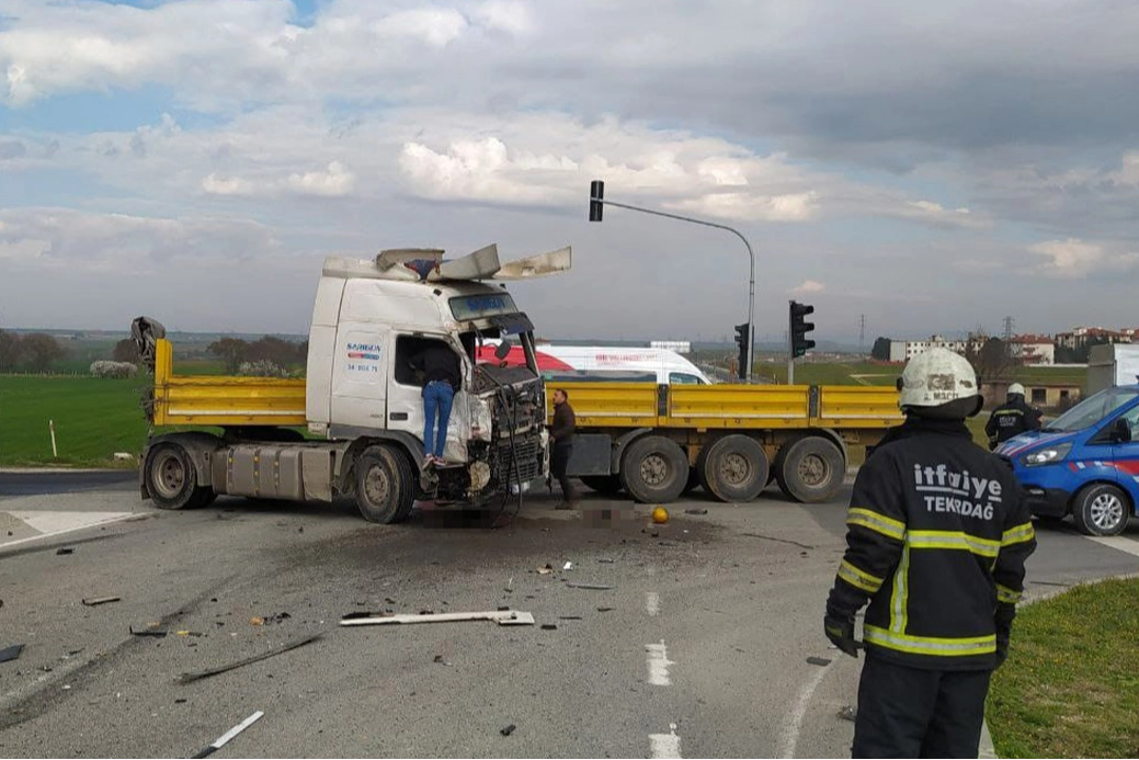 Tekirdağ'da tırla yolcu minibüsü çarpıştı: Çok sayıda ölü ve yaralı var! haberinin görseli