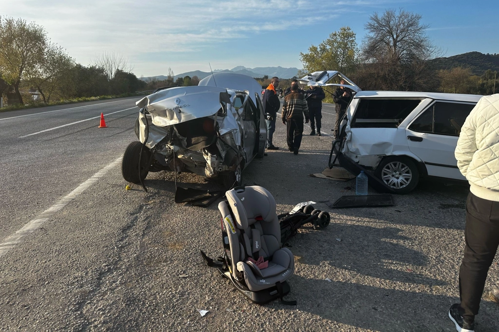 Muğla’da feci kaza: 4 otomobil birbirine girdi