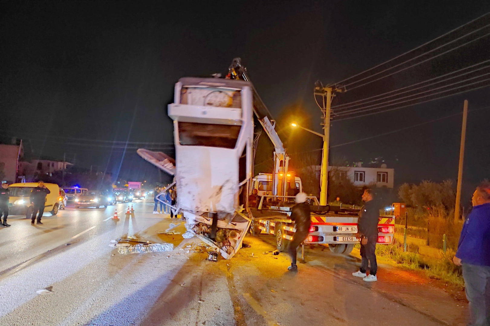 Muğla’da feci kaza: Kafa kafaya çarpıştılar