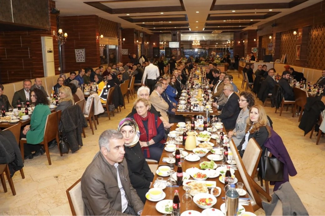 Musa Işın, sağlık çalışanlarıyla iftar yaptı