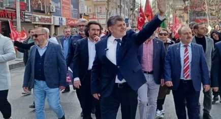 Saadet Partili adaylara bıçaklı saldırı