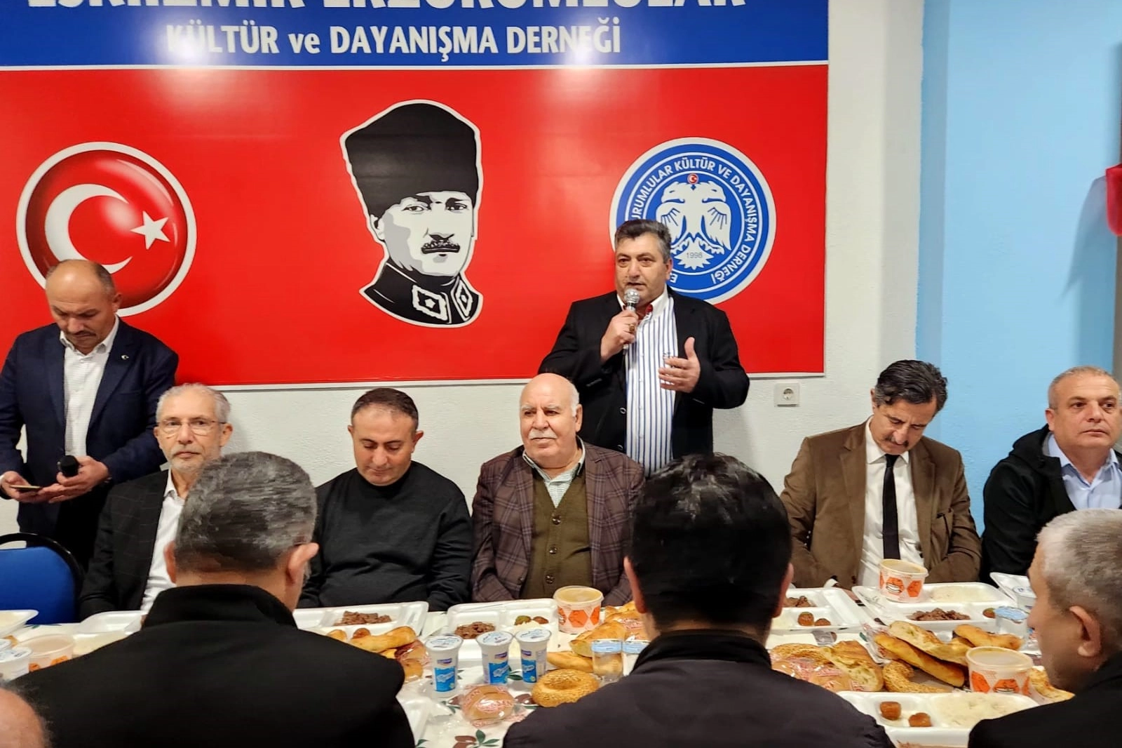 İzmir'deki Erzurumlular Ramazan iftarında buluştu