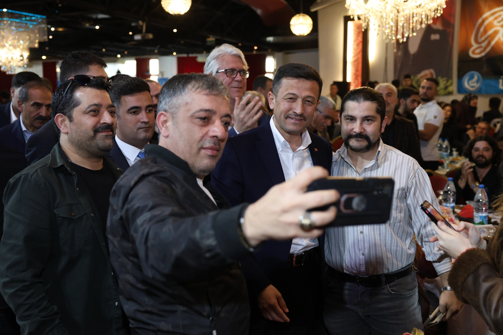Hamza Dağ'dan başkan adaylarına 'proje' çıkışı: Billboardlarda bizim projelerden alınma projeler haberinin görseli