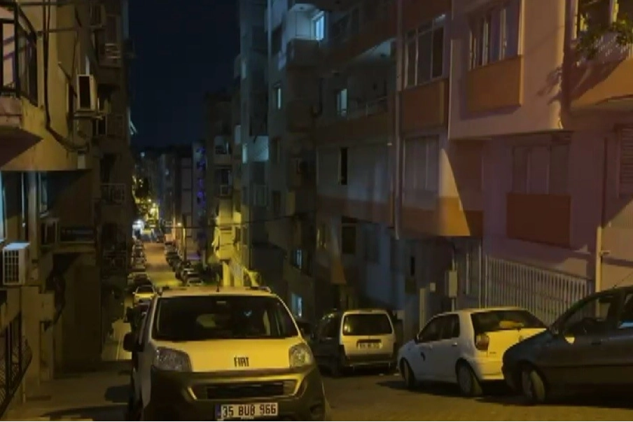 İzmir haber: İzmir'de market sahibi hırsızlık şüphelilerini vurdu haberinin görseli