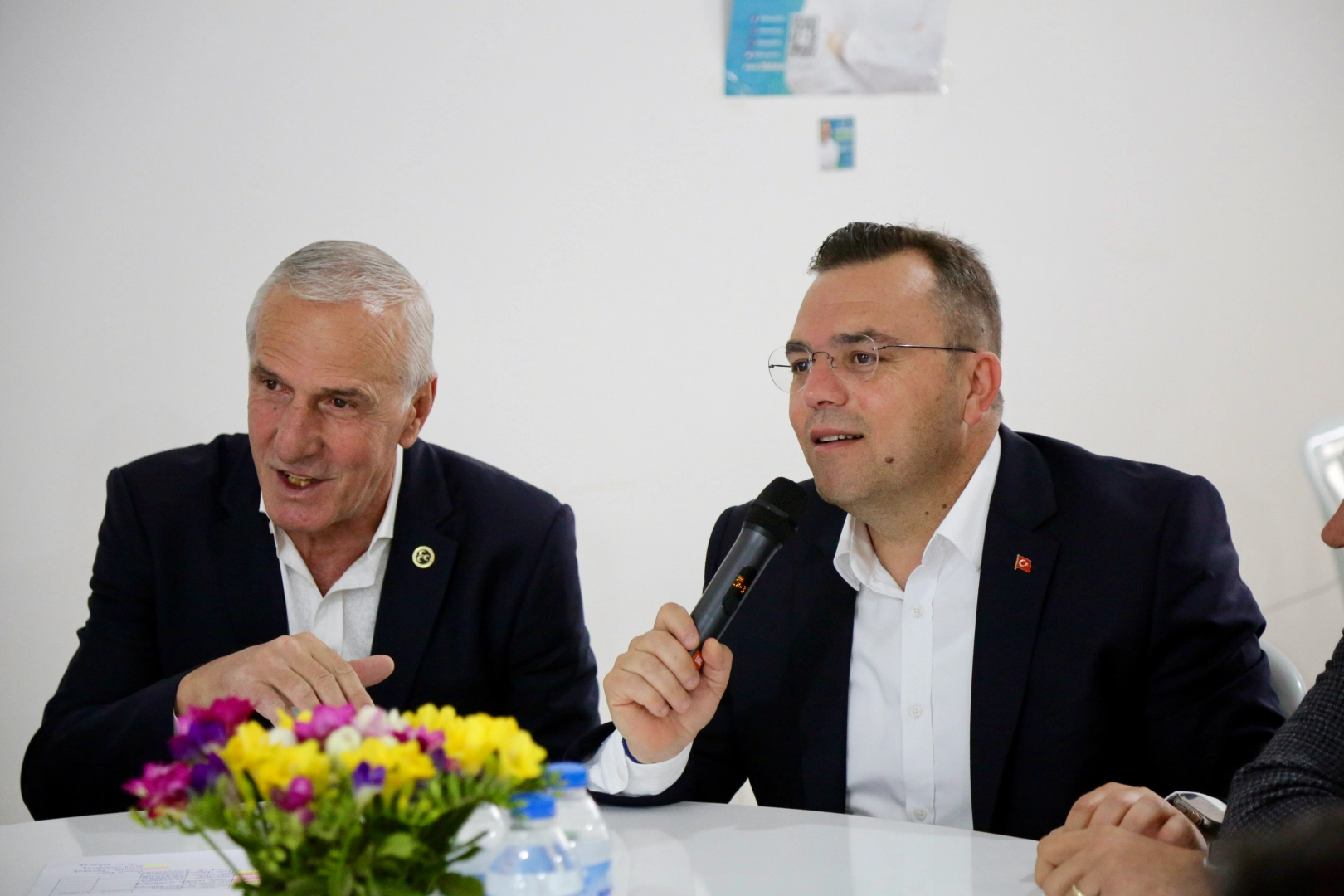Cumhur İttifakı adayı Ahmet Aydın Seferihsar’da tam kadro sahada haberinin görseli
