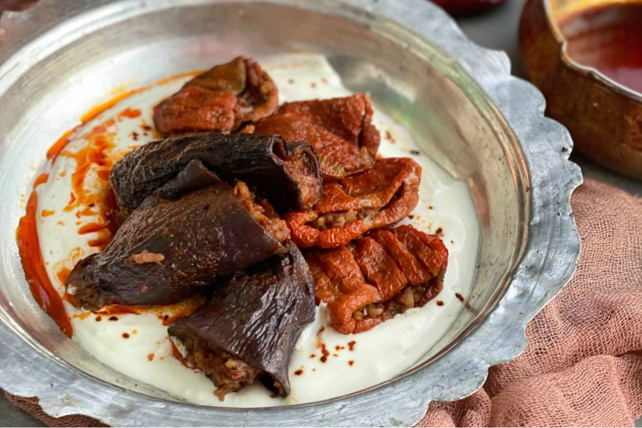 Gaziantep usulü etli kuru dolma tarifi… Gelinim Mutfakta Gaziantep usulü etli kuru dolma nasıl yapılır? Gaziantep usulü etli kuru dolma malzemeleri neler?