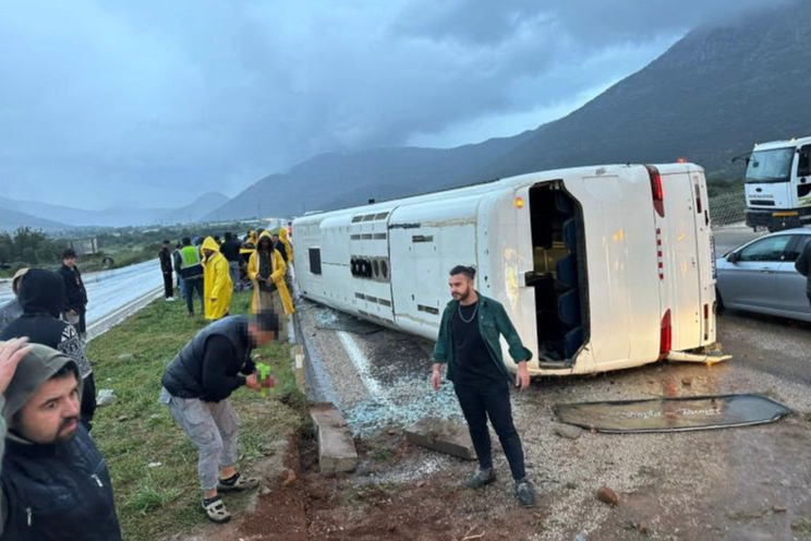 Mersin’de feci kaza: İşçileri taşıyan sevi kaza yaptı, çok sayıda yaralı var