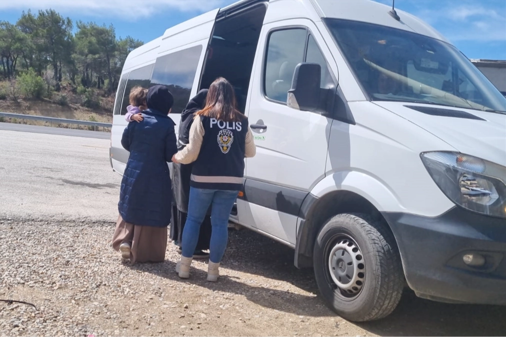 Gastronomi şehri Afyonkarahisar'da düzensiz göçmenler yakalandı haberinin görseli
