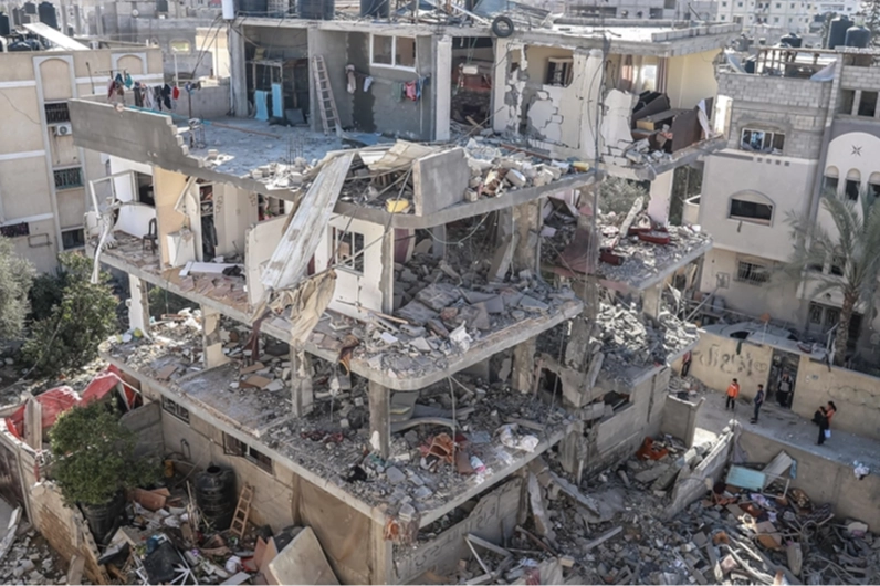 İsrail vurmaya devam ediyor: 15 Filistinli bombalı saldırıda hayatını kaybetti haberinin görseli