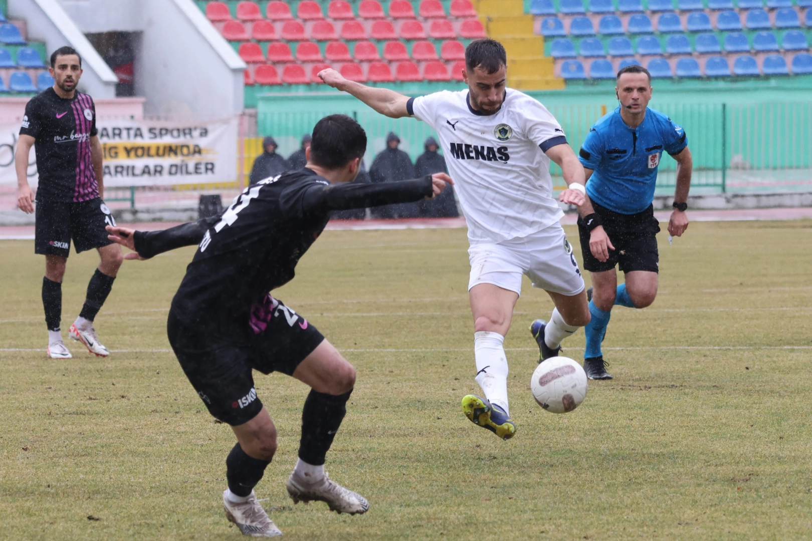 Menemen FK’da Kemal Rüzgar, son 14 maçta 11 gol attı haberinin görseli