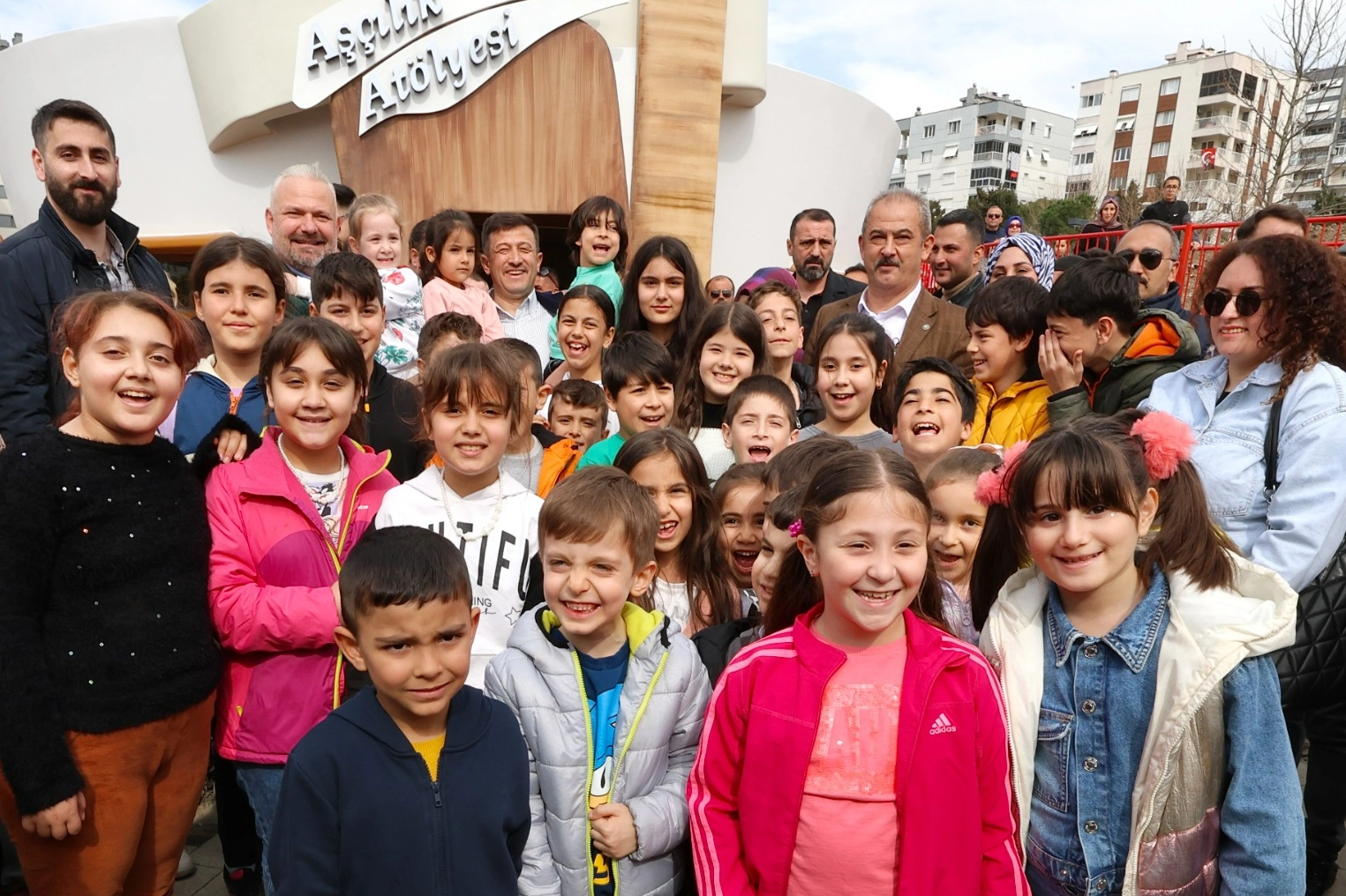 Menemen Çocuk Köyü’ne rekor ziyaretçi: 2 hafta da 250 bin kişi