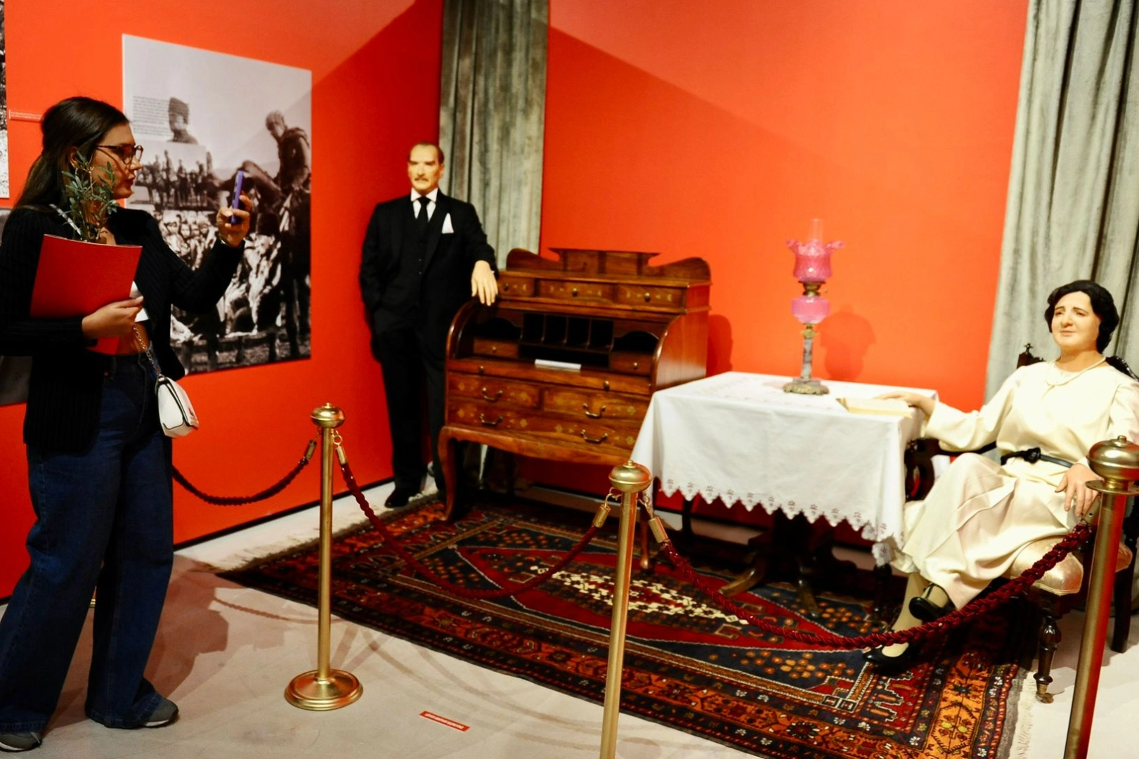 Bir Millet Uyanıyor sergisine yoğun ilgi haberinin görseli