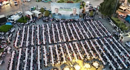 Bornova'nın AK Partili adayı Cevdet Çayır’dan büyük iftar