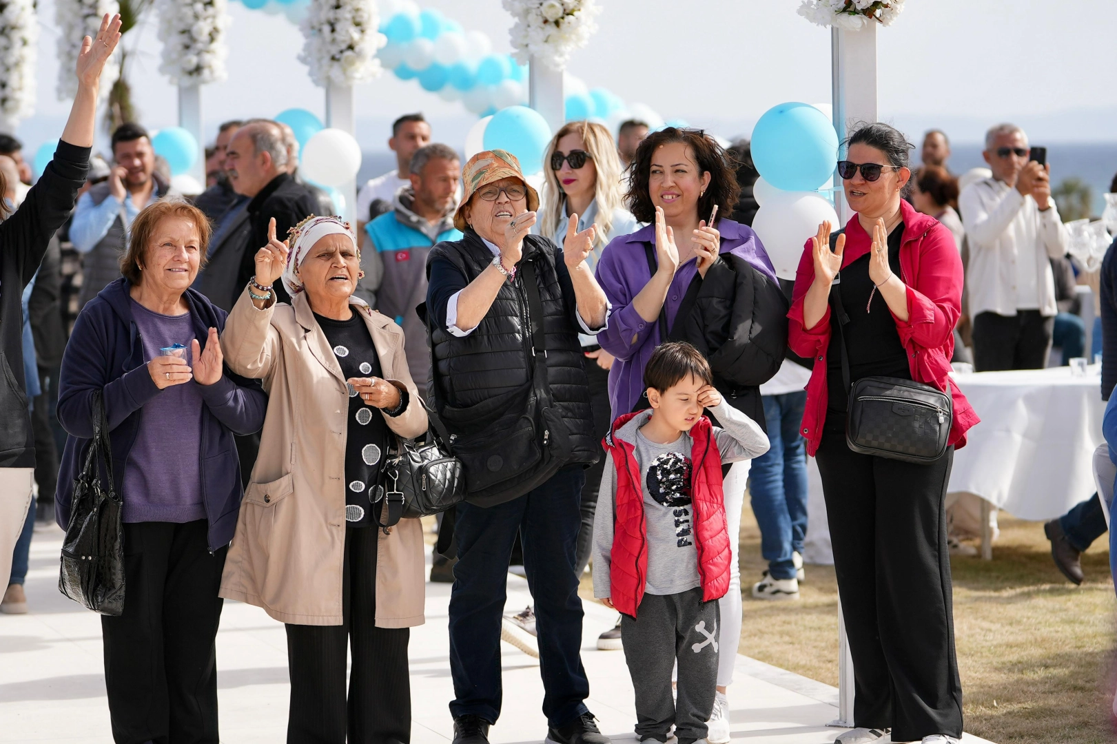 Seferihisar Doğanbey’e düğün salonu açıldı